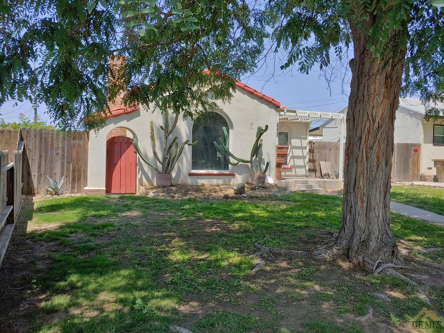 Property Photo:  1703 Carrere Street  CA 93308 