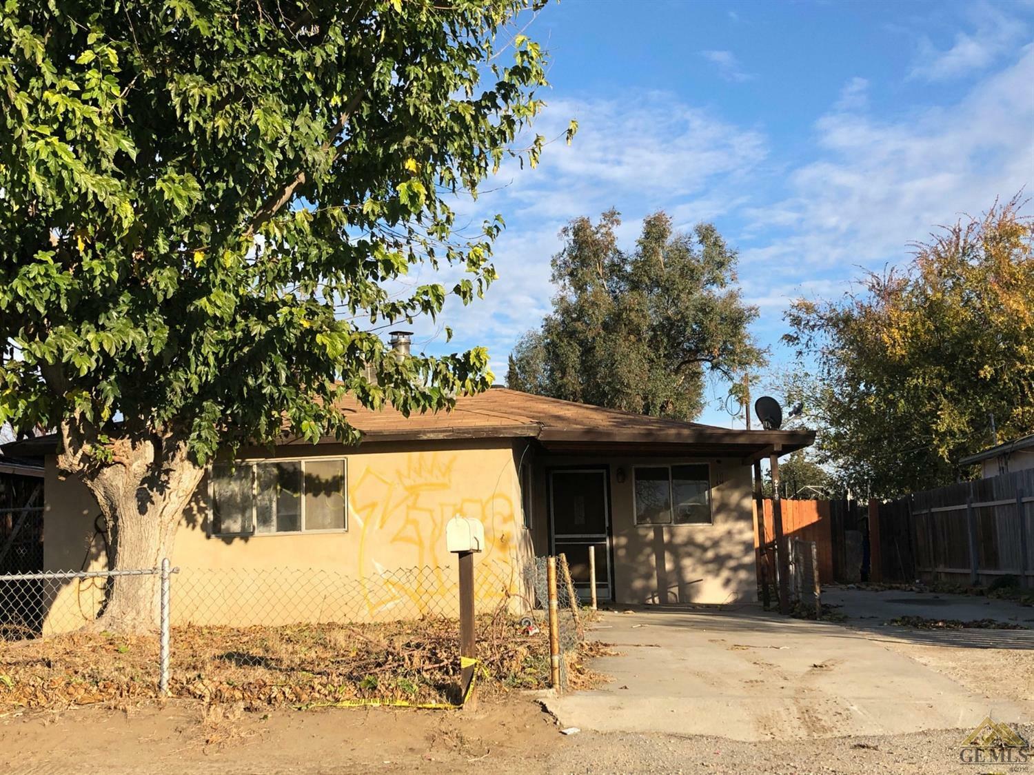 Property Photo:  218 Harris Drive  CA 93308 