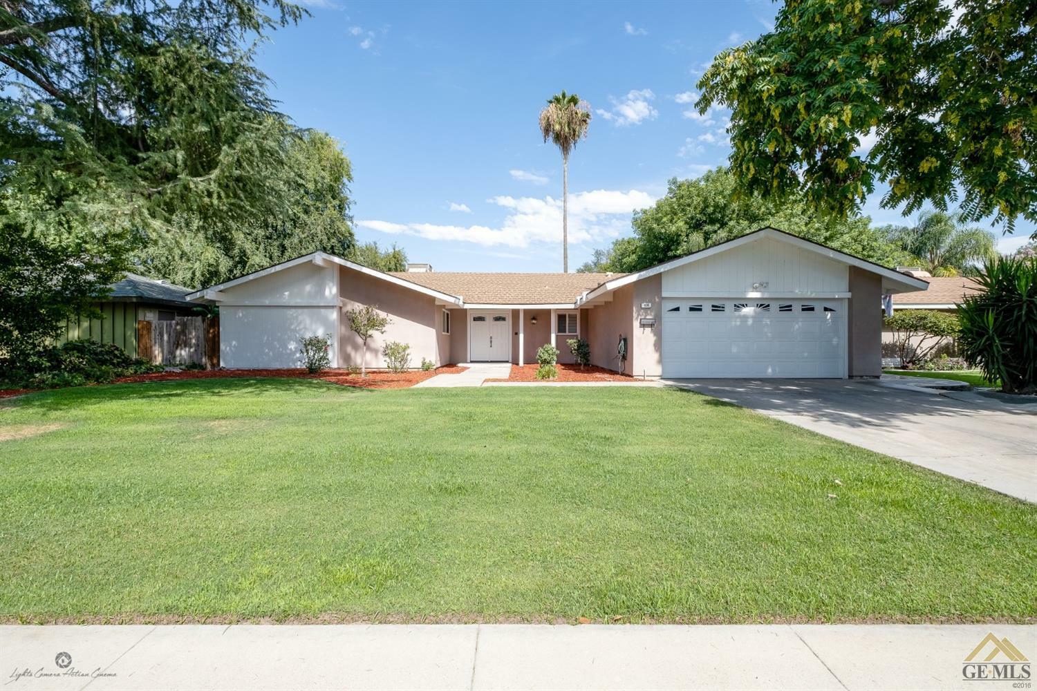 Property Photo:  808 Hewlett Street  CA 93309 