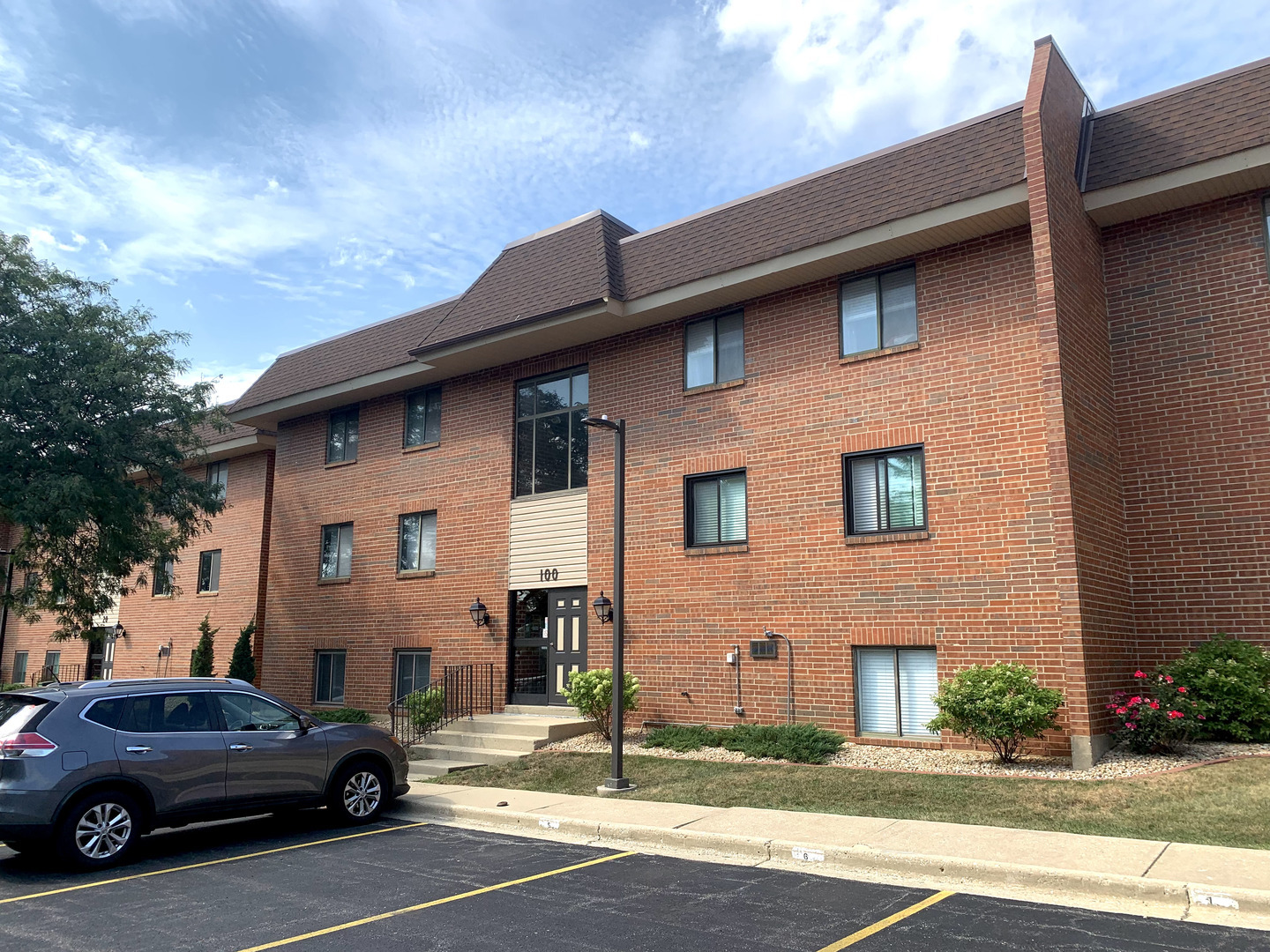 Property Photo:  100 E Fountainview Lane 3A  IL 60148 