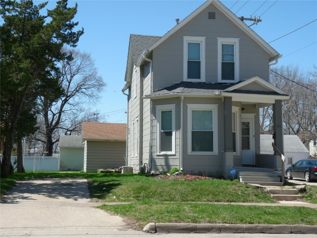 Property Photo: 511 16th Street NE IA 52402