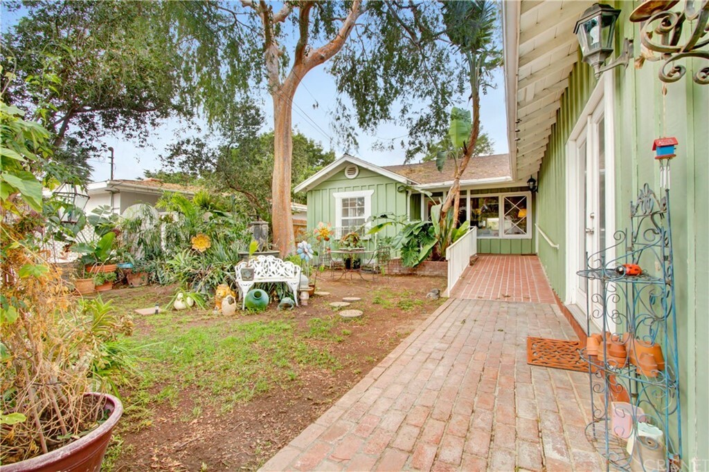 Property Photo:  8553 Louise Avenue  CA 91325 