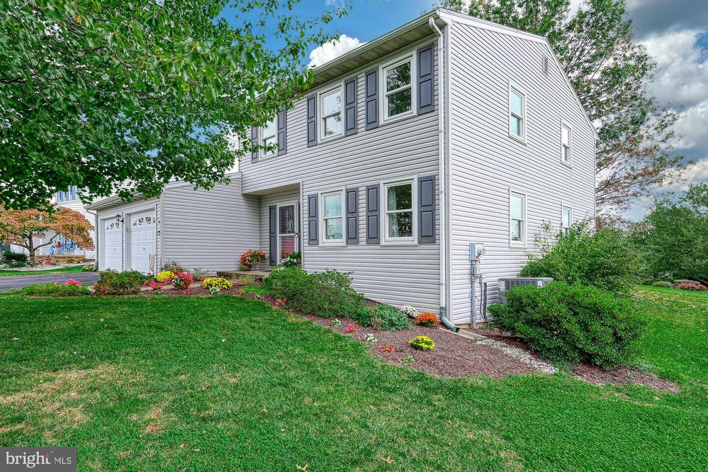 Property Photo:  1109 White Dawn Lane  PA 17055 