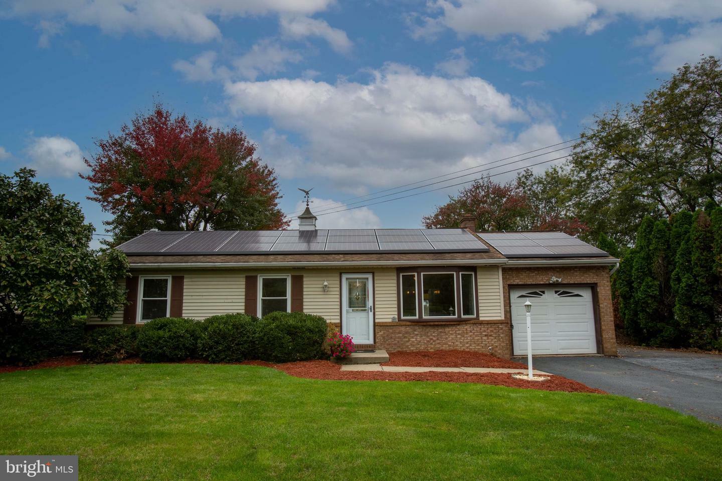 Property Photo:  50 Glenbrook Road  PA 17540 