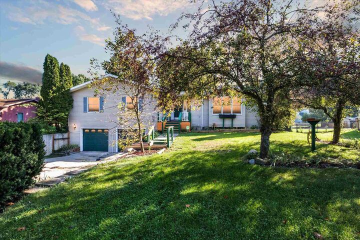 54830 Buckeye Road  Mishawaka IN 46561-9710 photo