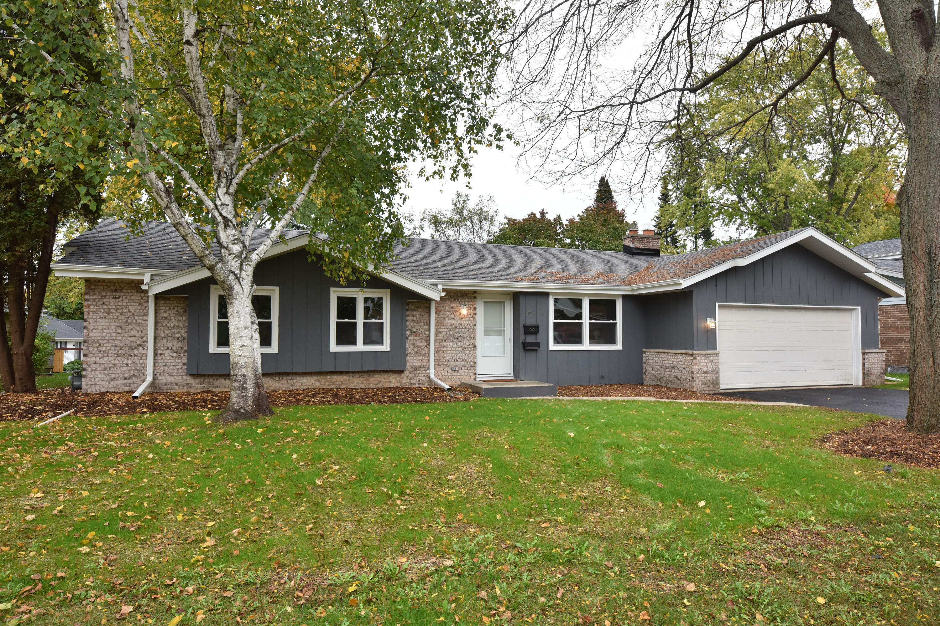 Property Photo:  814 6th Ave  WI 53024 