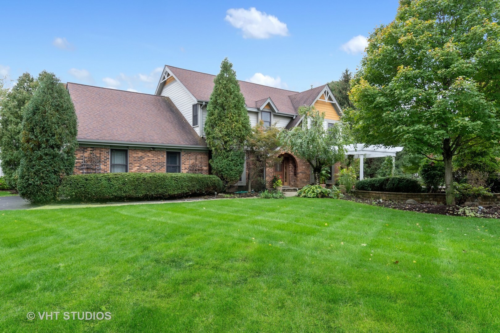 Property Photo:  1610 Riparian Drive  IL 60565 