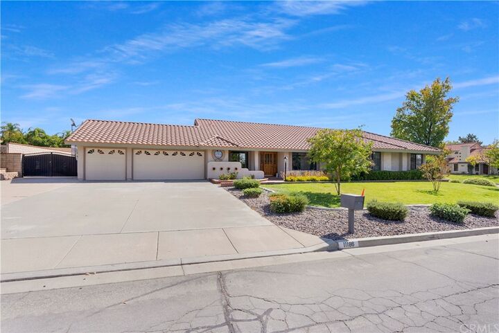 Property Photo:  11186 Twilight Way  CA 92555 