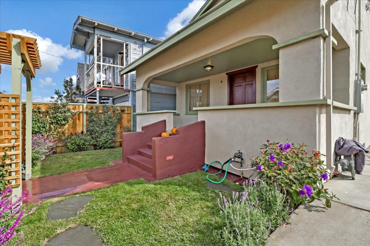 Property Photo:  6 7th Street  CA 94801 