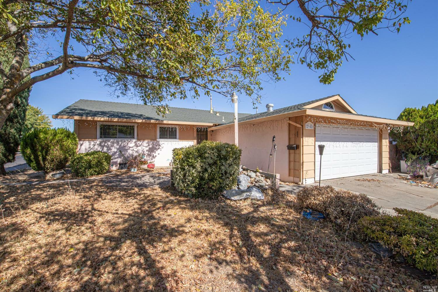 Property Photo:  94 Novato Drive  CA 95688 