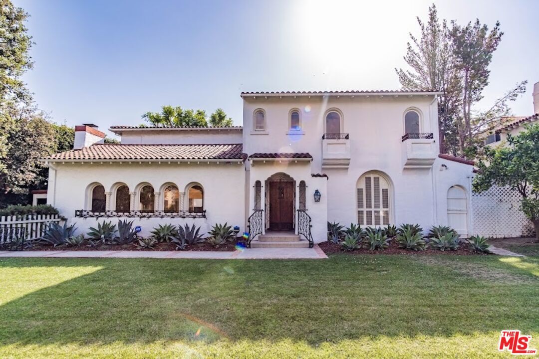 Property Photo:  617  N Linden Dr  CA 90210 