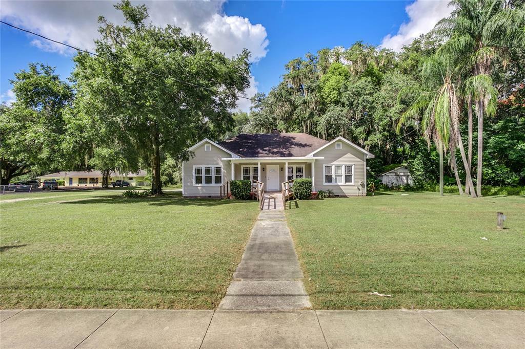 Property Photo:  206 S Florida Street  FL 33513 