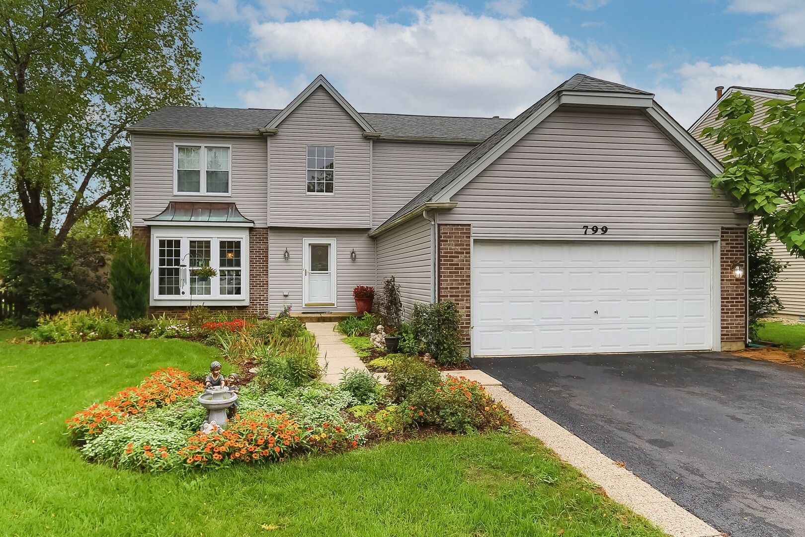 Property Photo: 799 Burning Trail IL 60188