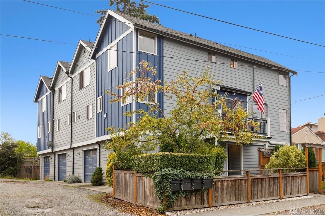 Property Photo:  4237 S Bozeman St A  WA 98118 