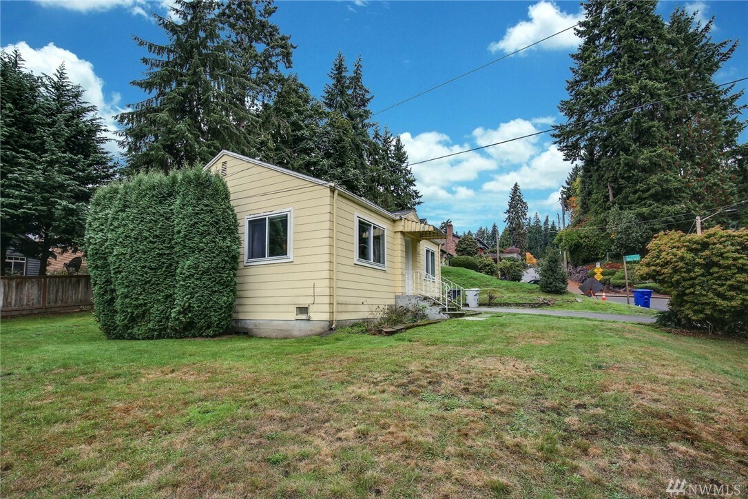 Property Photo:  4323 NE 170th St  WA 98155 