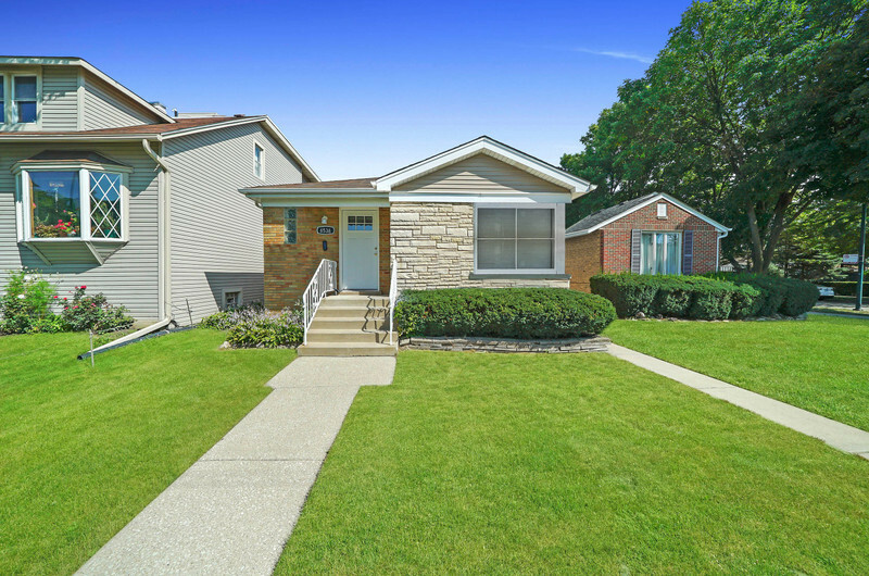 Property Photo:  6538 W Foster Avenue  IL 60656 