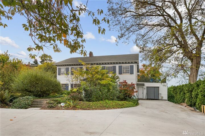 Property Photo:  619 Laurel Dr  WA 98201 