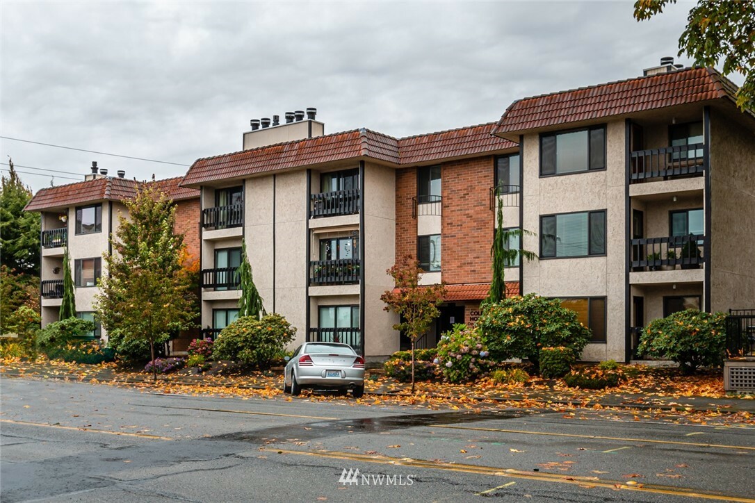 Property Photo:  3207 Colby Avenue 102  WA 98201 