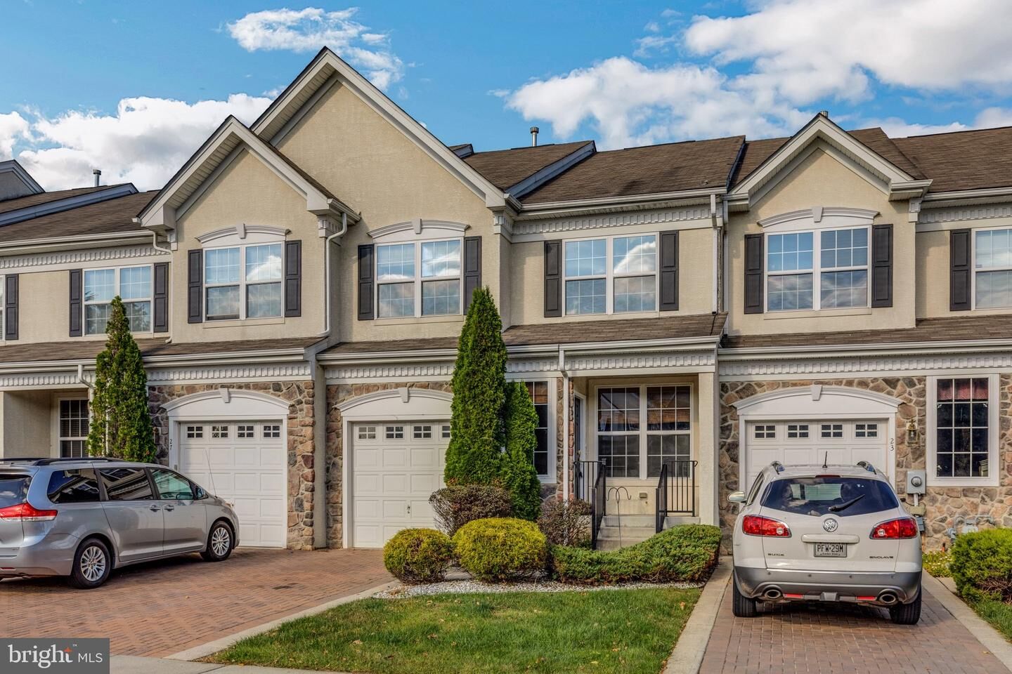 Property Photo:  25 Kingswood Court  NJ 08060 