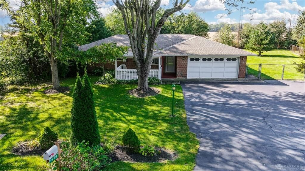 Property Photo: 608 Blackfoot Trail OH 45335