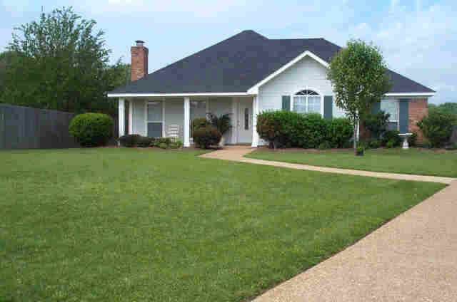 Property Photo:  326 Colonial Drive  MS 39110 