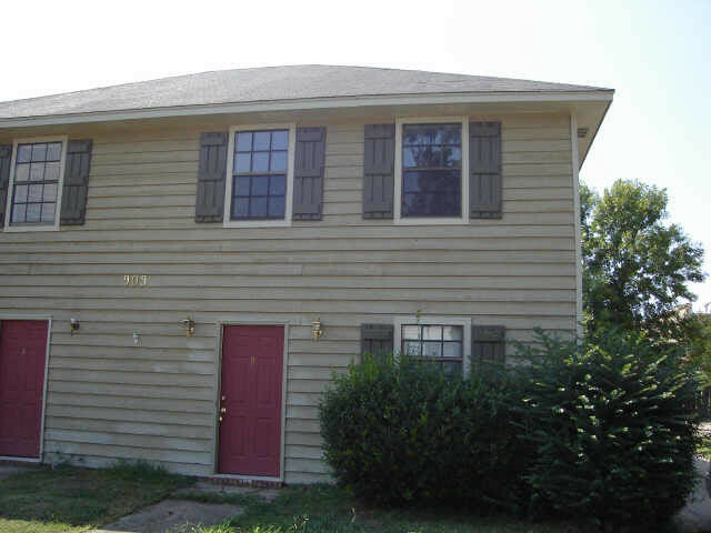 Property Photo:  909 Glastonbury Street  MS 39157 