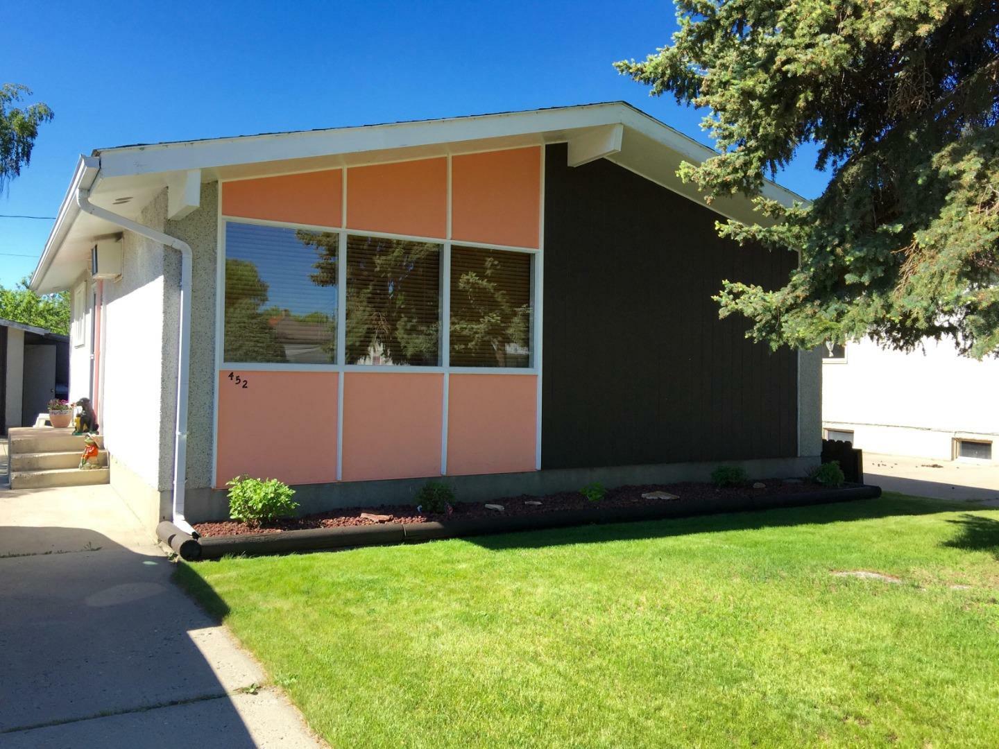 Property Photo: 452 17 Street AB T0L 0Z0