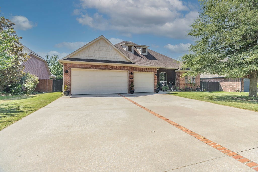 Property Photo: 3804 SW Banbury Drive AR 72713