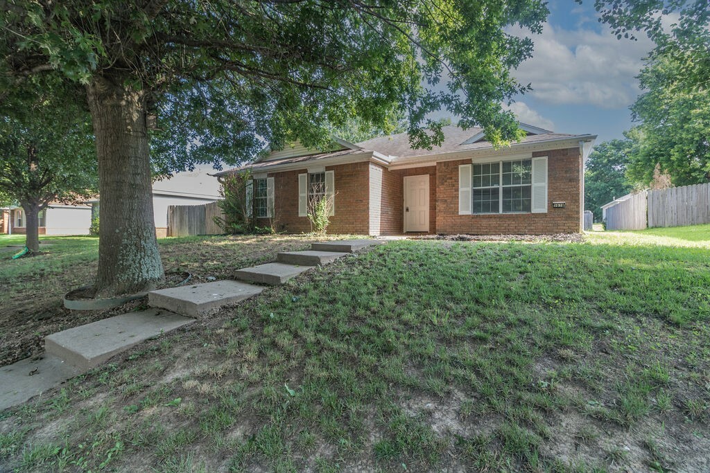 Property Photo:  5678 W Fountain Street  AR 72704 