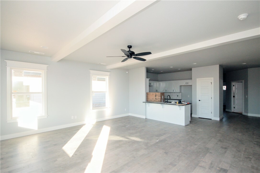 Property Photo: 1730 W Broadway Place AR 72758
