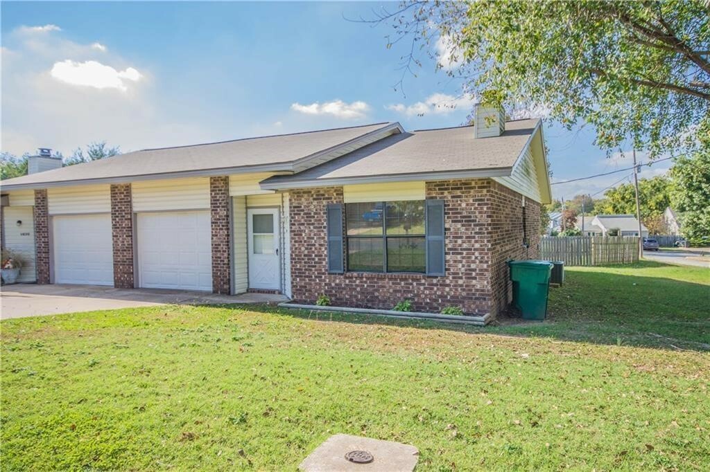 Property Photo:  1028 S 24th Street  AR 72758 