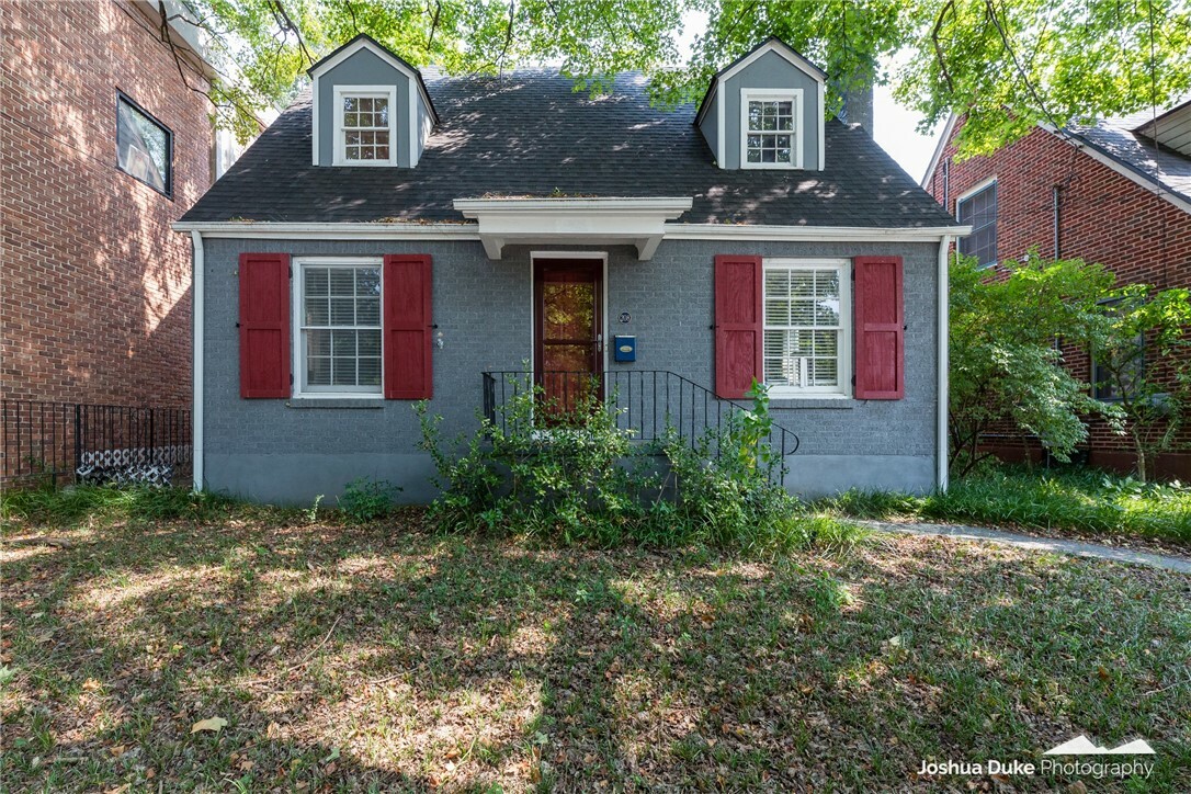 Property Photo:  208 N East Avenue  AR 72701 