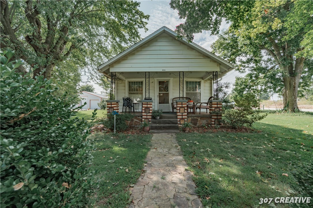 Property Photo:  905 N Main Avenue  AR 72744 