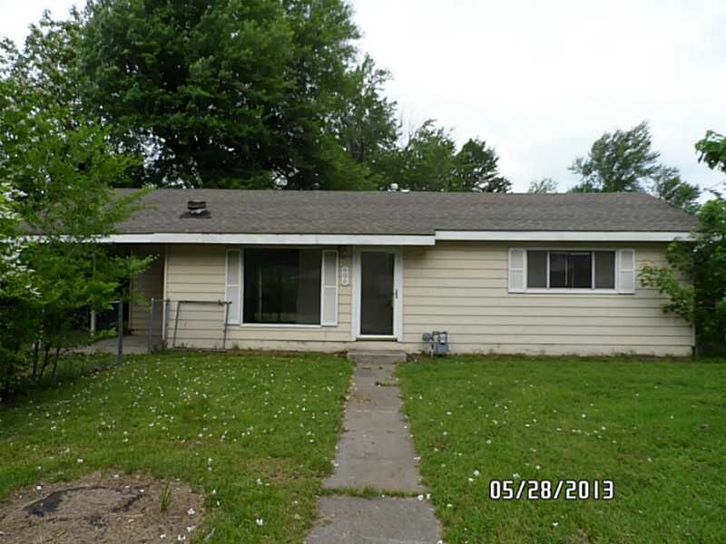 Property Photo:  606 S West End Street  AR 72764 