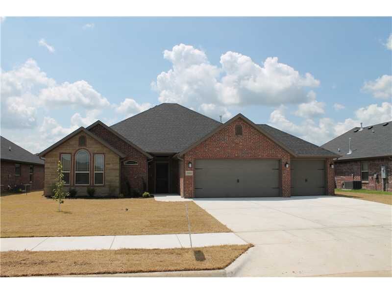 Property Photo:  1910 SW Cypress Street  AR 72712 