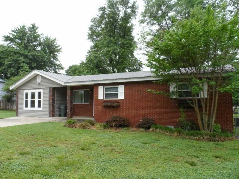 Property Photo:  1015 S Lake Sequoyah Drive  AR 72701 