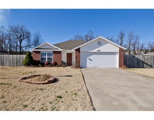 Property Photo:  600 Crystal Street  AR 72745 