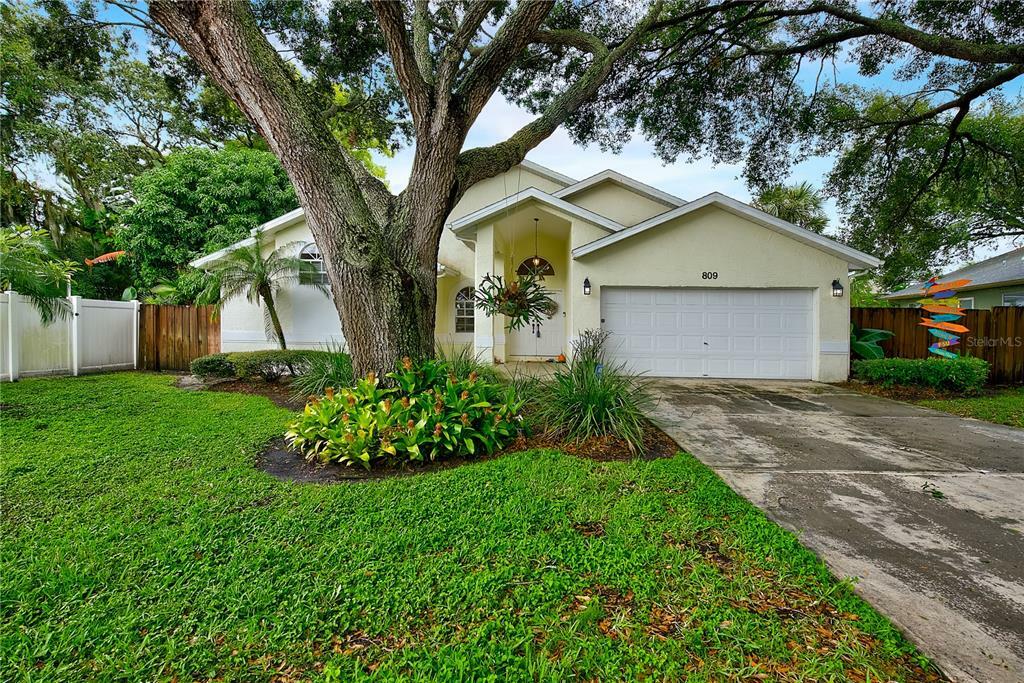 Property Photo:  809 Kriswell Court  FL 34683 