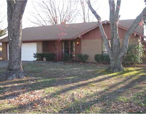 Property Photo: 915 Westridge Drive AR 72756