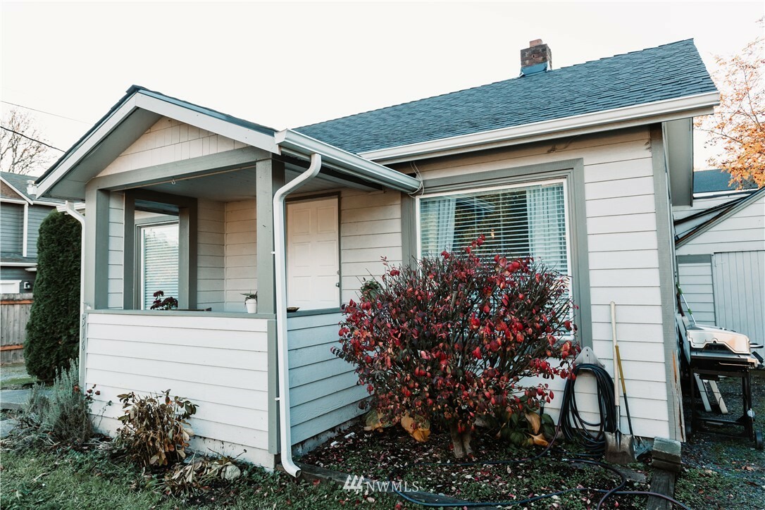 Property Photo:  516 Avenue A  WA 98290 