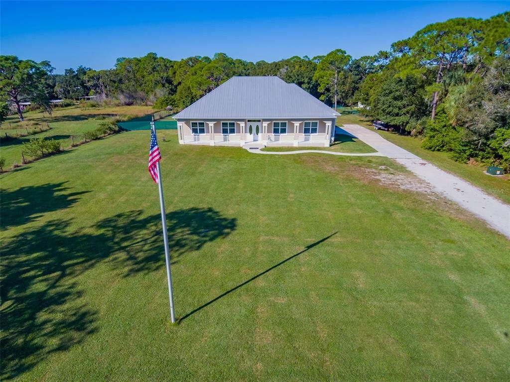 Property Photo:  1402 64th Street Court E  FL 34208 