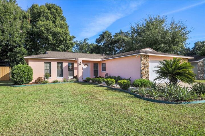 Property Photo: 407 South Avenue FL 32726