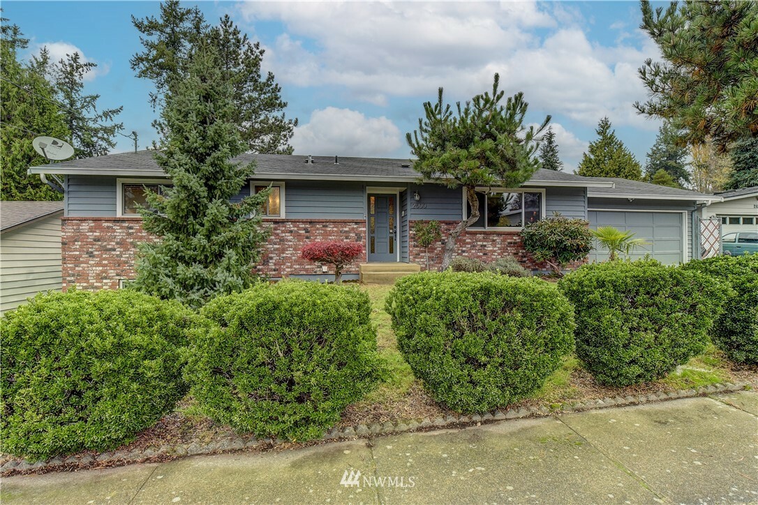 Property Photo:  2600 NE 19th Street  WA 98056 