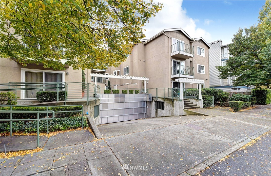 Property Photo: 12034 15th Avenue NE 101 WA 98125