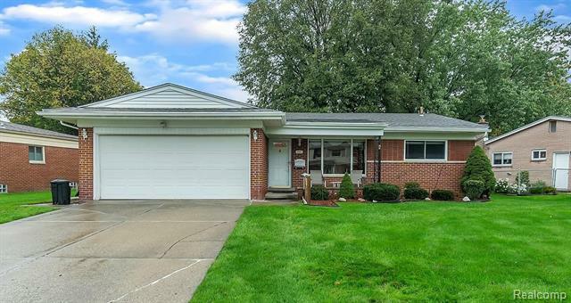 Property Photo:  15613 Nola Circle  MI 48154 