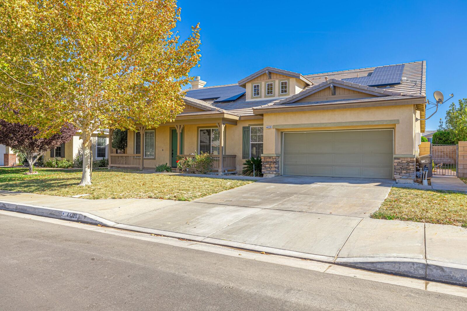 Property Photo:  44120 Raven Lane  CA 93536 