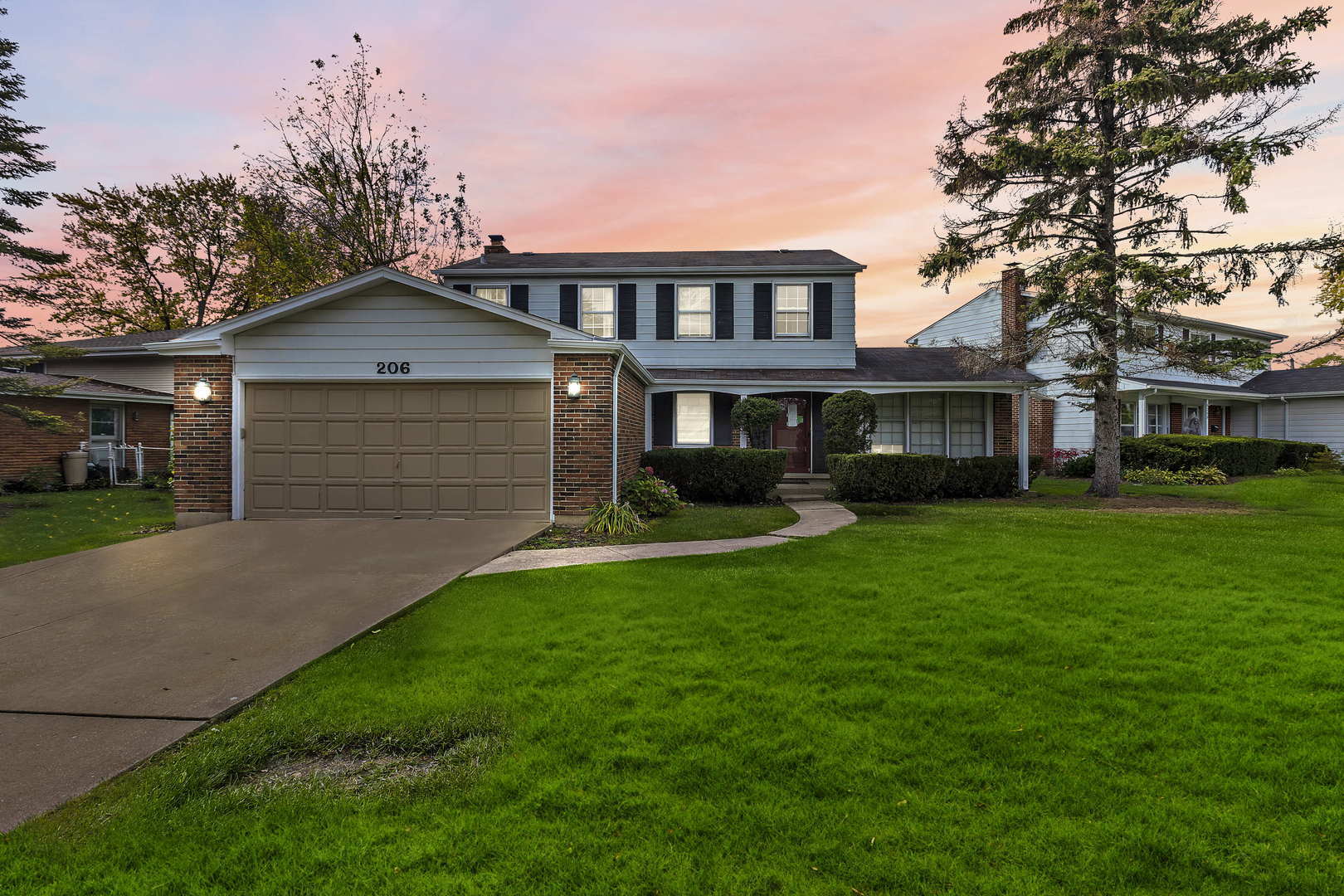 Property Photo:  206 E Knob Hill Drive  IL 60004 