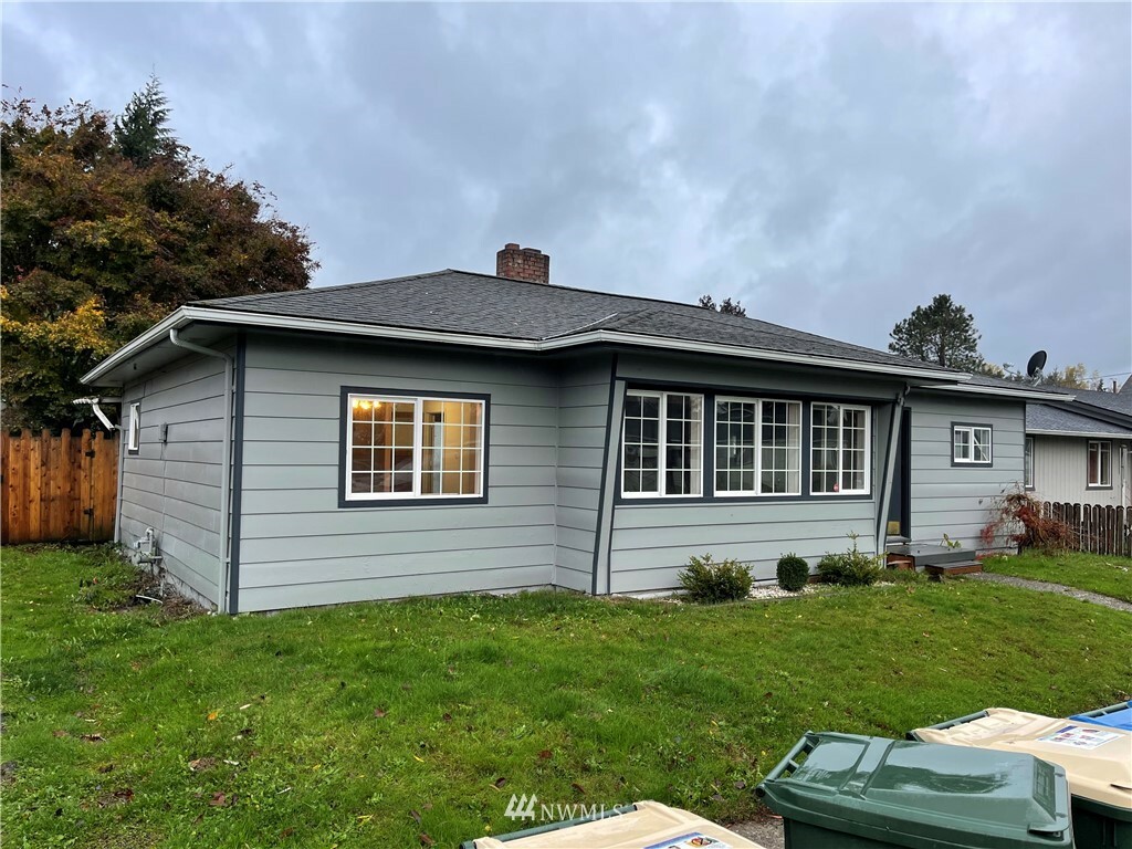 Property Photo:  412 Madison Street  WA 98531 