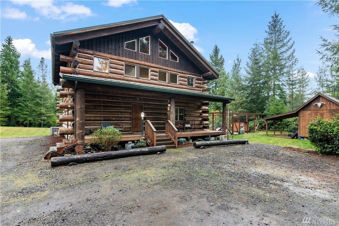 Property Photo:  40 E Seahawks Wy  WA 98528 