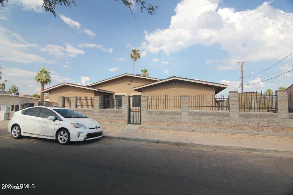 Property Photo:  4001 E Moreland Street  AZ 85008 